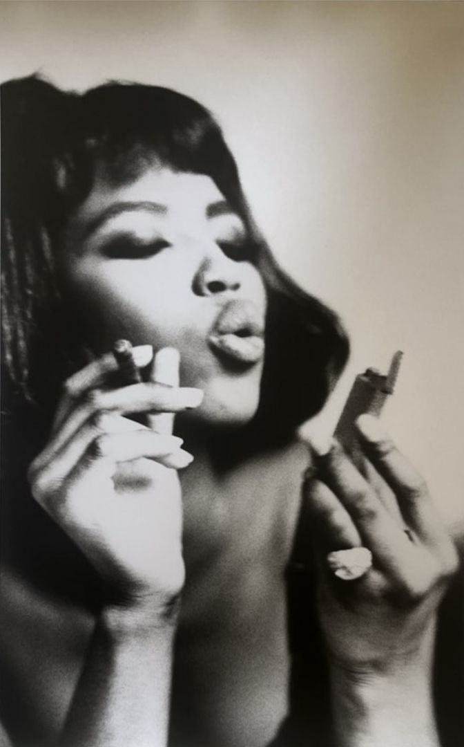 Ellen VON UNWERTH (*1954, Germany): Blow Kiss – Christophe Guye Galerie