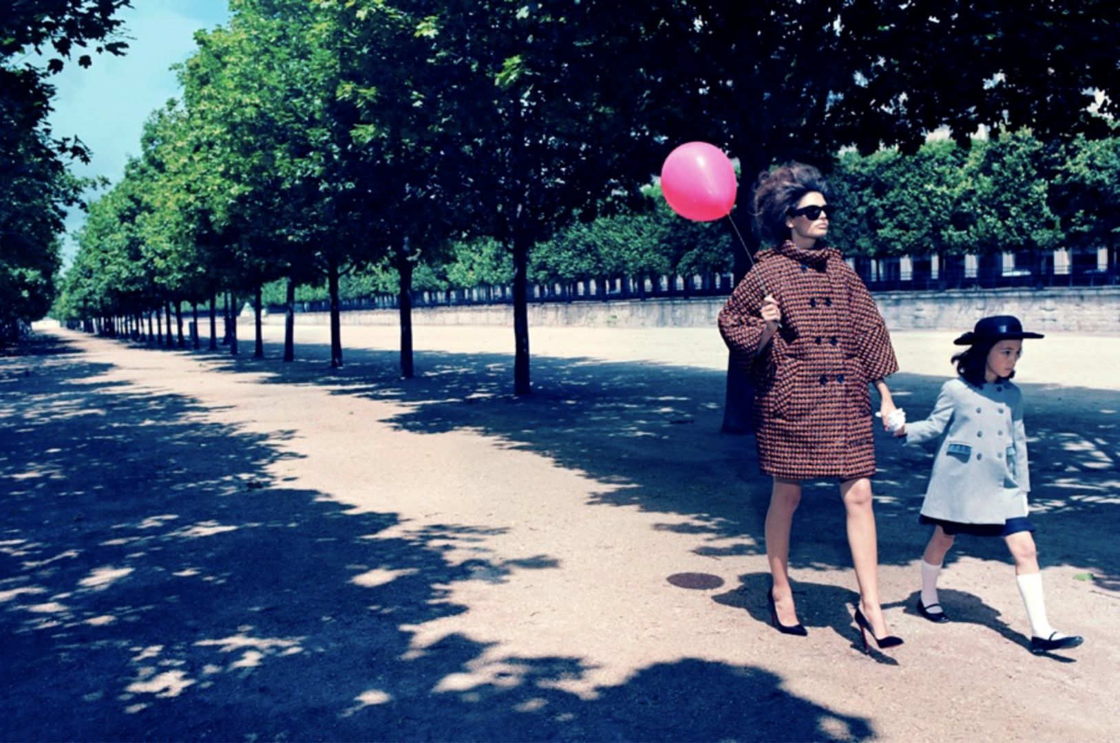 Miles ALDRIDGE (*1964, Great Britain): A Family Portrait #1 – Christophe Guye Galerie