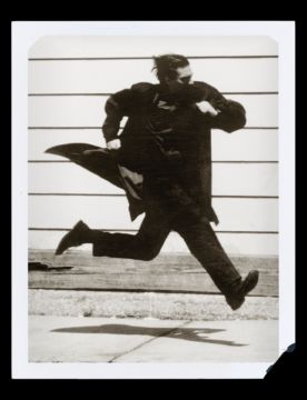 Albert WATSON (*1942, Scotland): Running Man, L’Uomo Vogue, San Francisco – Christophe Guye Galerie