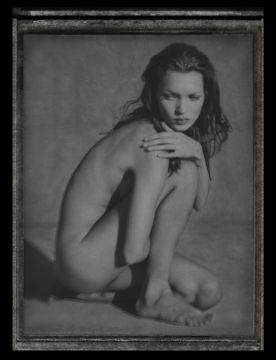 Albert WATSON (*1942, Scotland): Kate Moss, Marrakech – Christophe Guye Galerie