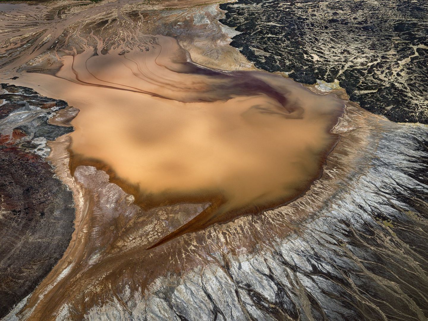 Edward BURTYNSKY (*1955, Canada): Suguta Valley #1, Kenya – Christophe Guye Galerie