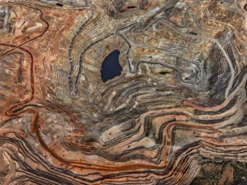 Edward BURTYNSKY (*1955, Canada): Chino Mine #5, Silver City, New Mexico, USA – Christophe Guye Galerie