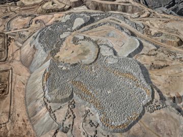 Edward BURTYNSKY (*1955, Canada): Chuquicamata Copper Mine Overburden #1, Calama, Chile – Christophe Guye Galerie