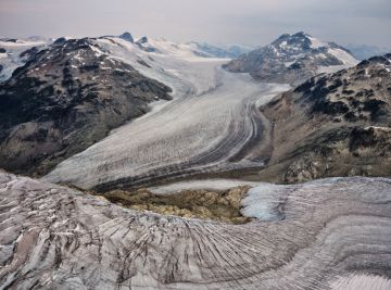 Edward BURTYNSKY (*1955, Canada): Coast Mountains #5, Two Glaciers, British Columbia, Canada – Christophe Guye Galerie