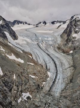 Edward BURTYNSKY (*1955, Canada): Coast Mountains #17, Receding Glacier, British Columbia, Canada – Christophe Guye Galerie