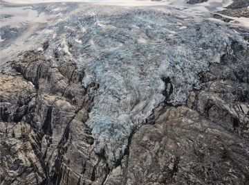 Edward BURTYNSKY (*1955, Canada): Coast Mountains #4, Receding Glacier, British Columbia, Canada – Christophe Guye Galerie