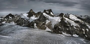 Edward BURTYNSKY (*1955, Canada): Coast Mountains #7, British Columbia, Canada – Christophe Guye Galerie