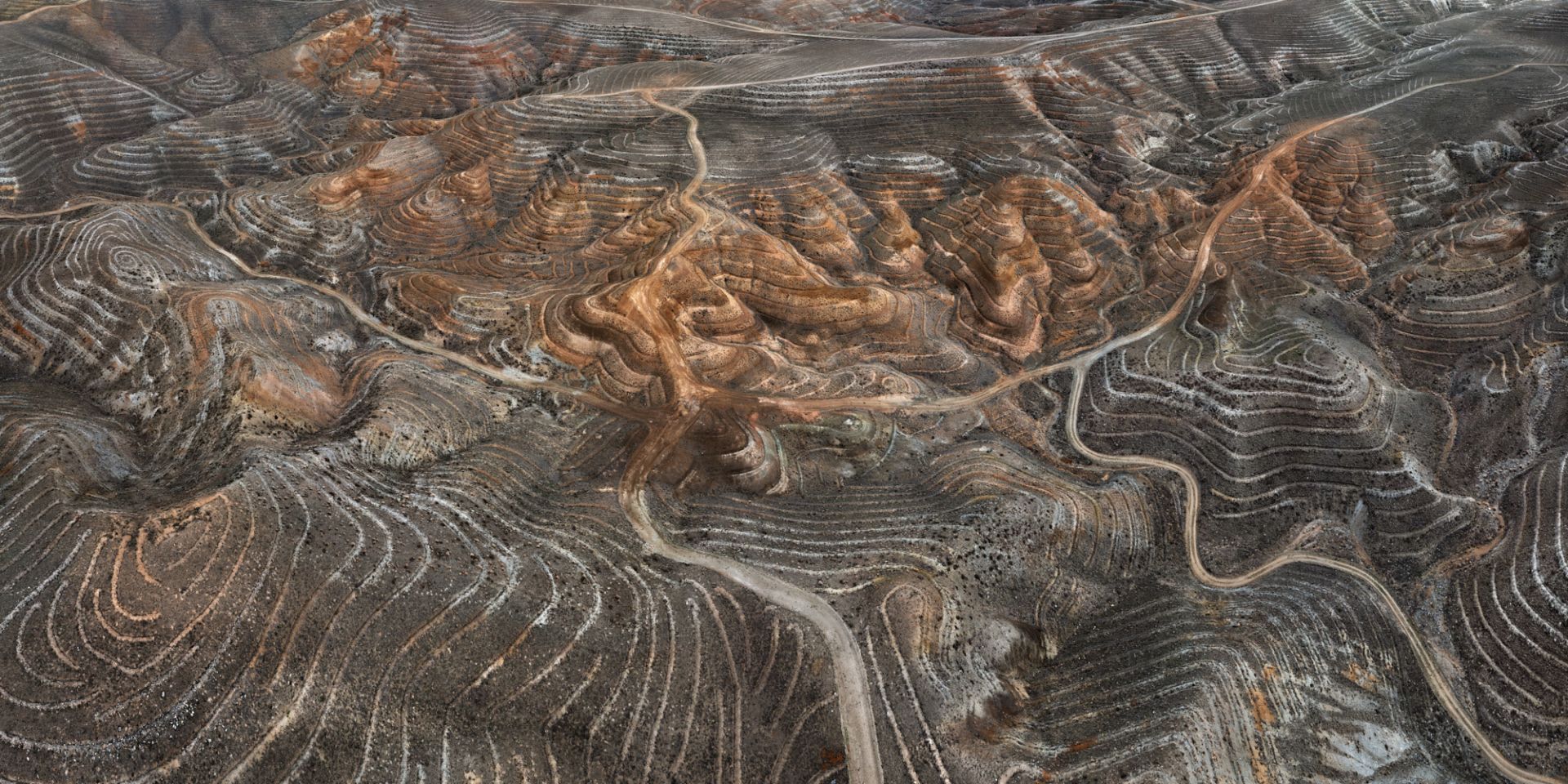 Edward BURTYNSKY (*1955, Canada): Erosion Control #1, Yesilhisar, Central Anatolia, Türkiye – Christophe Guye Galerie