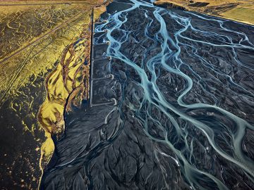 Edward BURTYNSKY (*1955, Canada): Markarfljót River #1, Erosion Control, Southern Region, Iceland – Christophe Guye Galerie