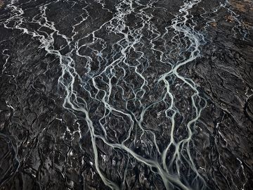 Edward BURTYNSKY (*1955, Canada): Markarfljót River #2, Southern Region, Iceland – Christophe Guye Galerie