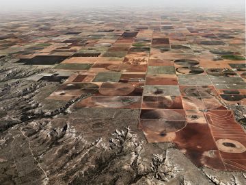 Edward BURTYNSKY (*1955, Canada): Pivot Irrigation #11, High Plains, Texas Panhandle, USA – Christophe Guye Galerie