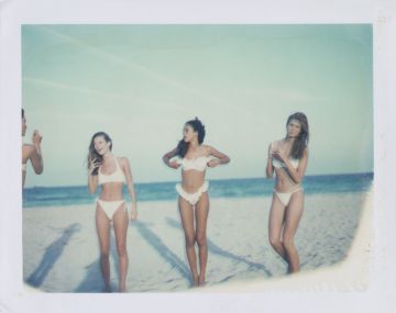 Ellen VON UNWERTH (*1954, Germany): Ellen’s angel II, Miami – Christophe Guye Galerie