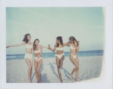 Ellen VON UNWERTH (*1954, Germany): Ellen’s Angel I, Miami – Christophe Guye Galerie