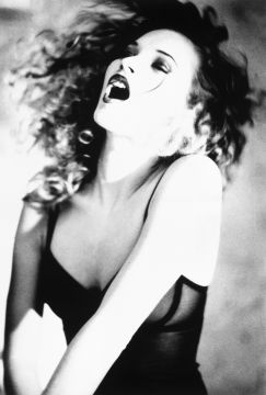 Ellen VON UNWERTH (*1954, Germany): "Ecstasy" Kate Moss – Christophe Guye Galerie