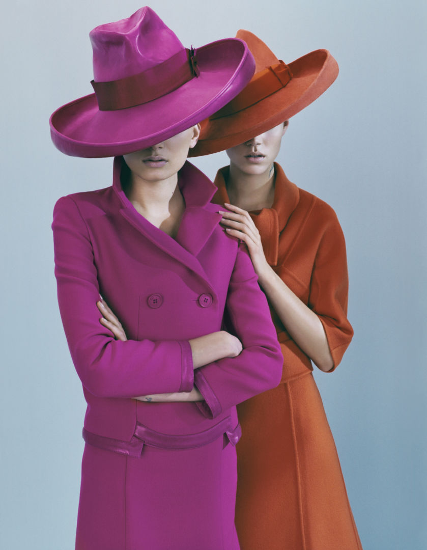 Emma SUMMERTON (*1970, Australia): Lily & Freja in Dior – Christophe Guye Galerie