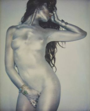 Emma SUMMERTON (*1970, Australia): Silver Dress – Christophe Guye Galerie
