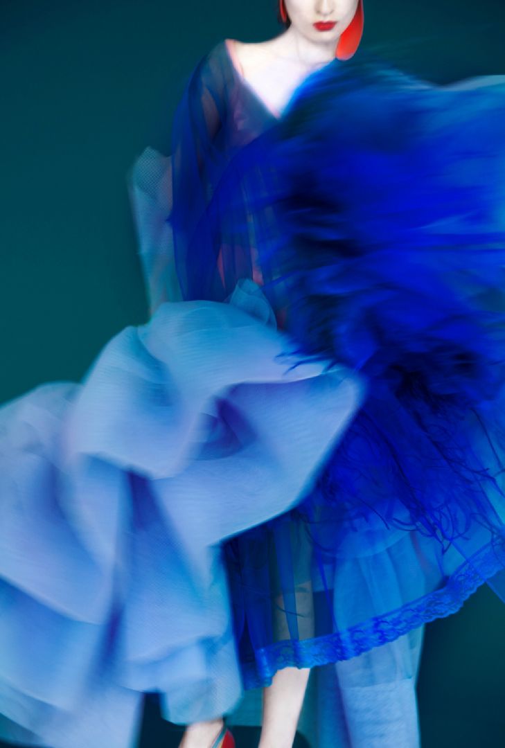 Erik MADIGAN HECK (*1983, United States): Harper’s Bazaar Blue – Christophe Guye Galerie
