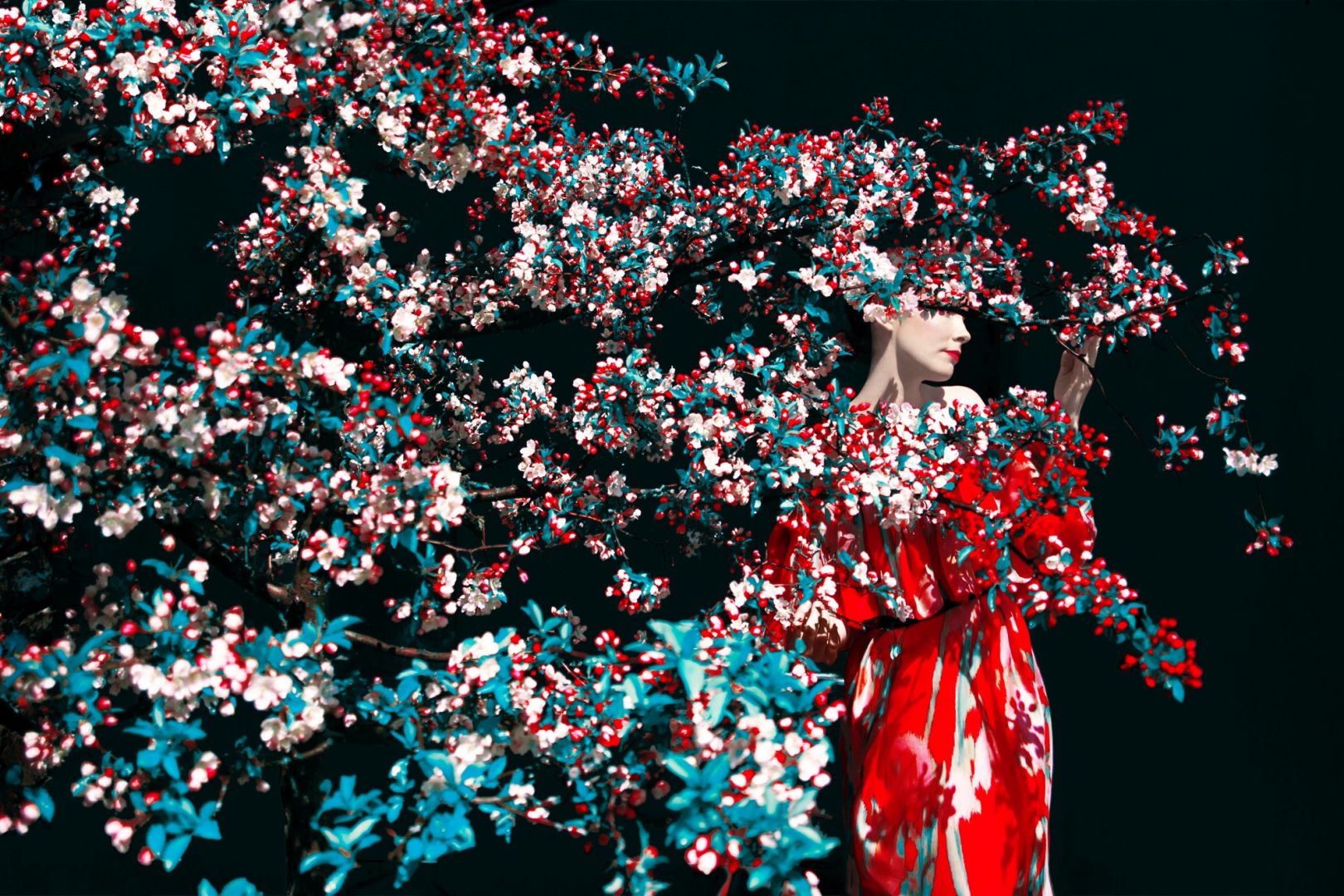 Erik MADIGAN HECK (*1983, United States): Brianna in Crab Apple Tree, The Garden – Christophe Guye Galerie