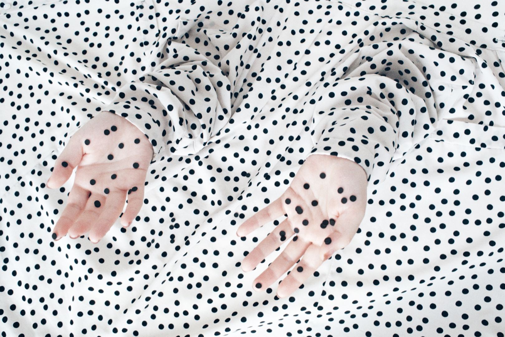 Ina JANG (*1982, South Korea) : A Dot Dot Dot – Christophe Guye Galerie