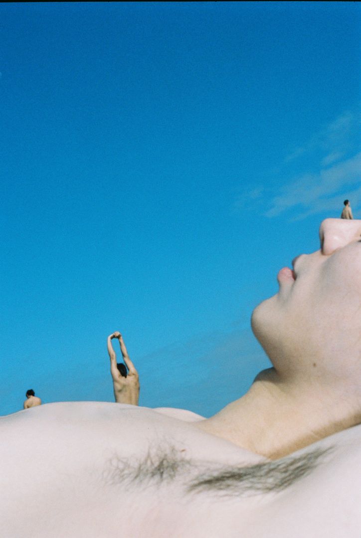 JOHN Yuyi (*1991, Taiwan): People on the beach 3 – Christophe Guye Galerie