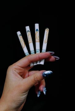 JOHN Yuyi (*1991, Taiwan): Smoke me – Christophe Guye Galerie