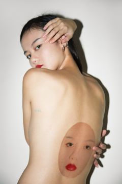 JOHN Yuyi (*1991, Taiwan): The Face 2 – Christophe Guye Galerie