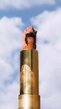 JOHN Yuyi (*1991, Taiwan): Yuyi on lipstick – Christophe Guye Galerie