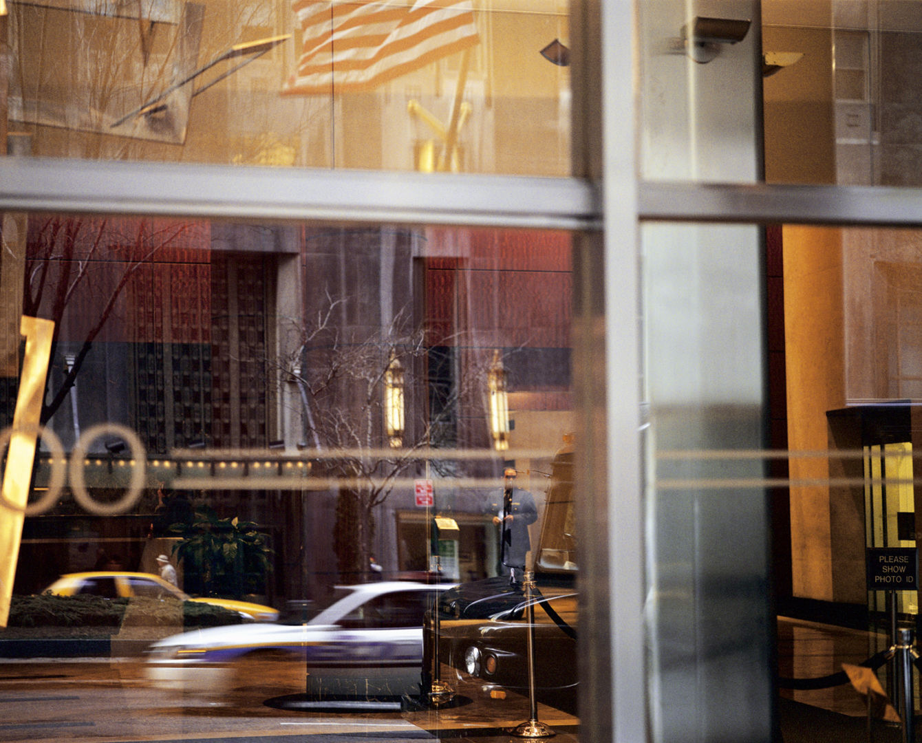 Jules SPINATSCH (*1964, Switzerland): Around Hotel Astoria, Zone C 37/12 (Temporary Discomfort III, Corporate Walls, NY) – Christophe Guye Galerie