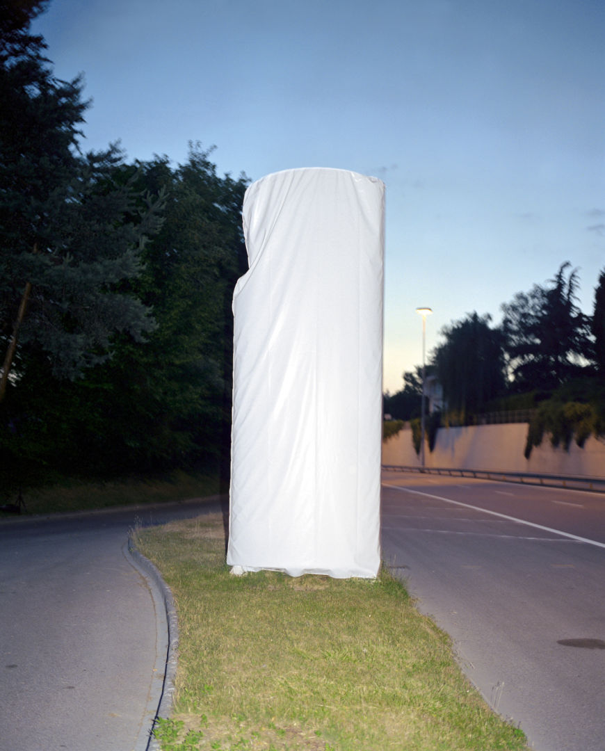 Jules SPINATSCH (*1964, Switzerland): Antilogo 1 (Temporary Discomfort V, Revolution Marketing, Evian/Geneva) – Christophe Guye Galerie