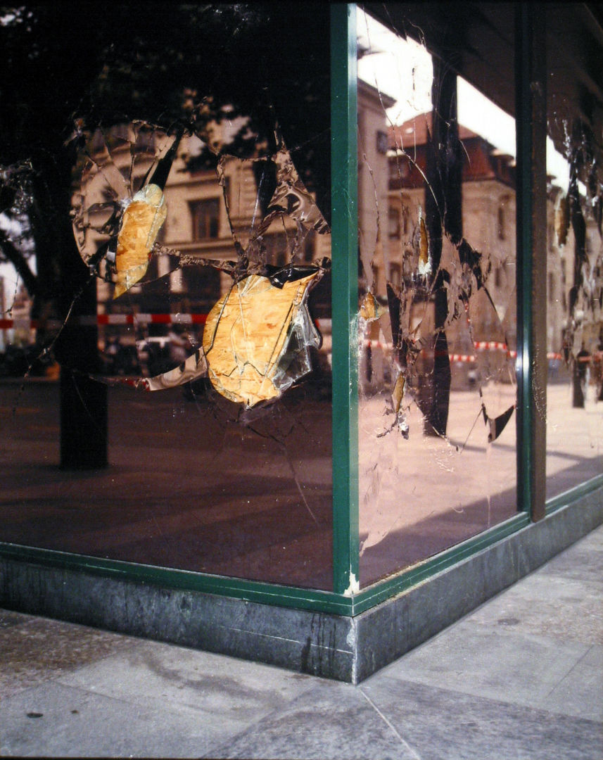 Jules SPINATSCH (*1964, Switzerland): Antilogo 17 (Temporary Discomfort V, Revolution Marketing, Evian/Geneva) – Christophe Guye Galerie
