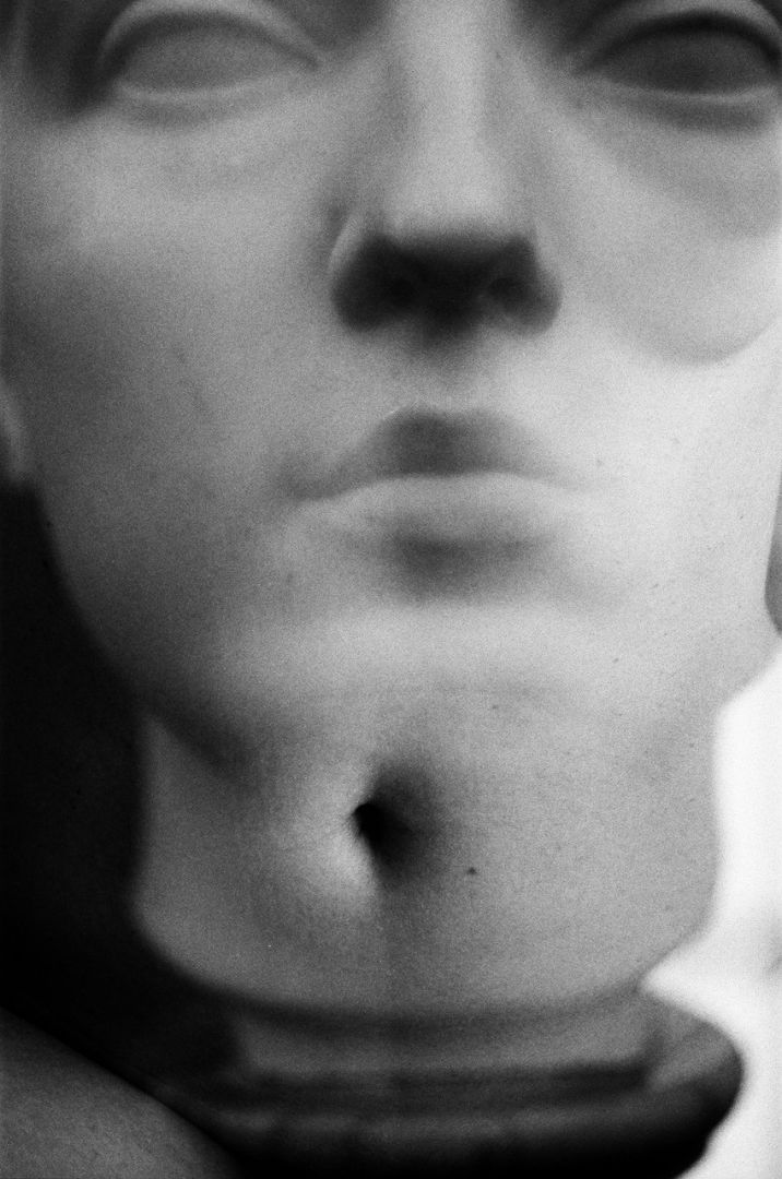 Lina SCHEYNIUS (*1981, Sweden): Untitled (Touching) – Christophe Guye Galerie