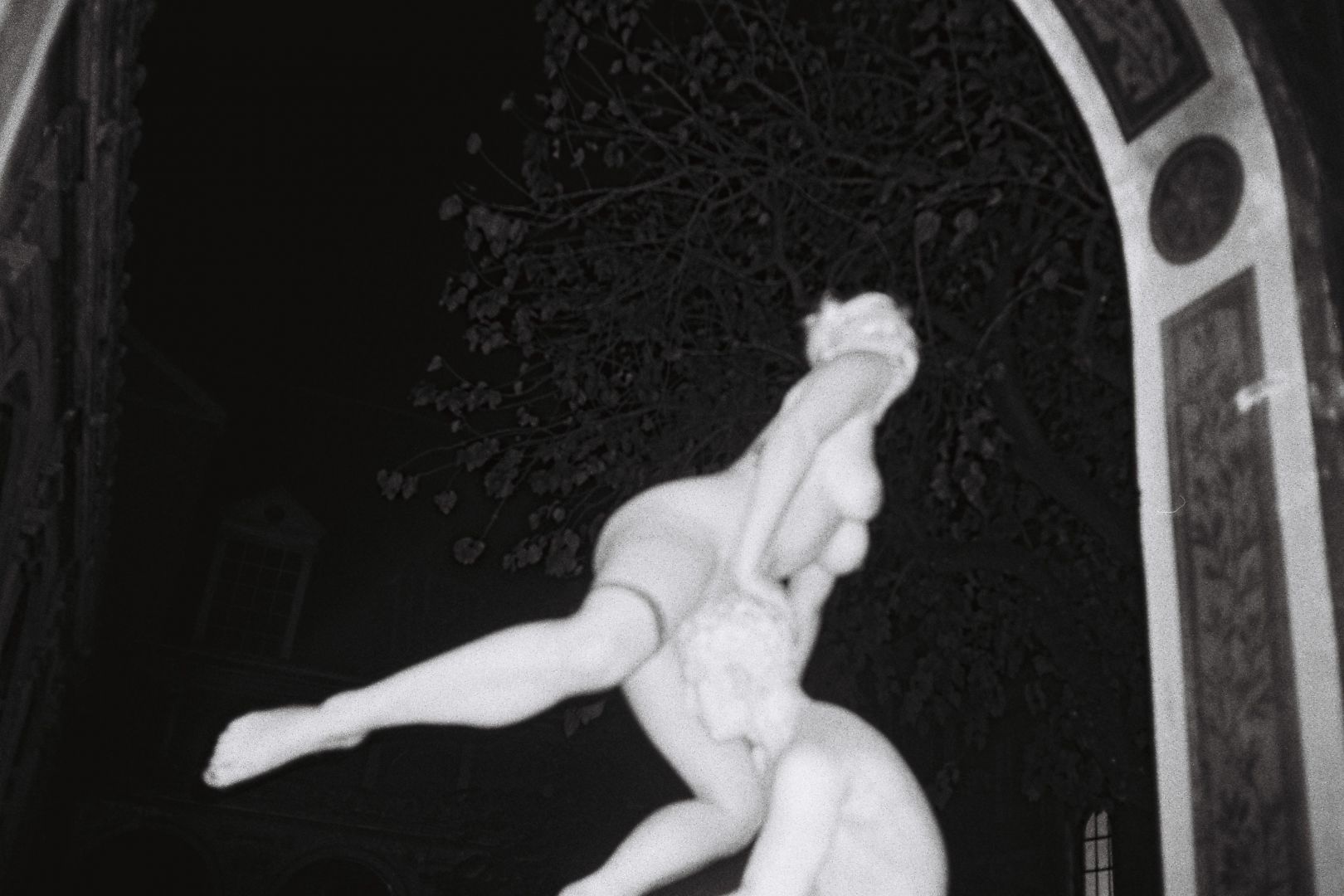 Marianne MARIĆ (*1982, France): Attentat, from the series 'Les Statues Meurent Aussi' – Christophe Guye Galerie