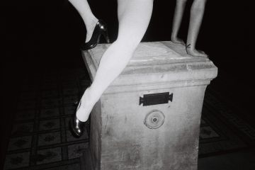 Marianne MARIĆ (*1982, France): Socle, from the series 'Les Statues Meurent Aussi' – Christophe Guye Galerie