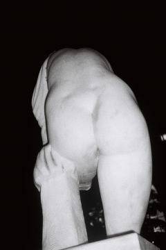 Marianne MARIĆ (*1982, France): La Chair et la Pierre, from the series 'Les Statues Meurent Aussi' – Christophe Guye Galerie