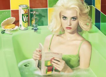 Miles ALDRIDGE (*1964, Great Britain): Circling The Small Ads (after Miller) – Christophe Guye Galerie