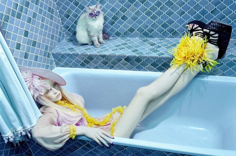 Miles ALDRIDGE (*1964, Great Britain): Cat Story #7 – Christophe Guye Galerie