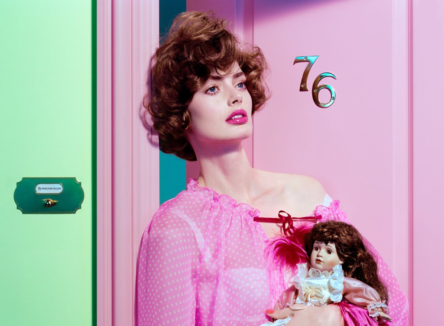 Miles ALDRIDGE (*1964, Great Britain): Doors #5 – Christophe Guye Galerie