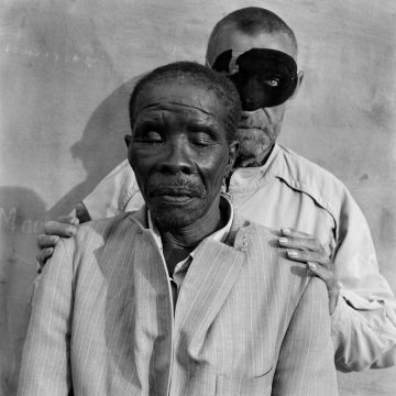 Roger BALLEN (*1950, America/South Africa): John Behind a Man called Mashillo – Christophe Guye Galerie