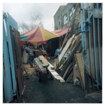 Stephen GILL (*1971, Great Britain): Untitled, from the series 'Hackney Wick' – Christophe Guye Galerie