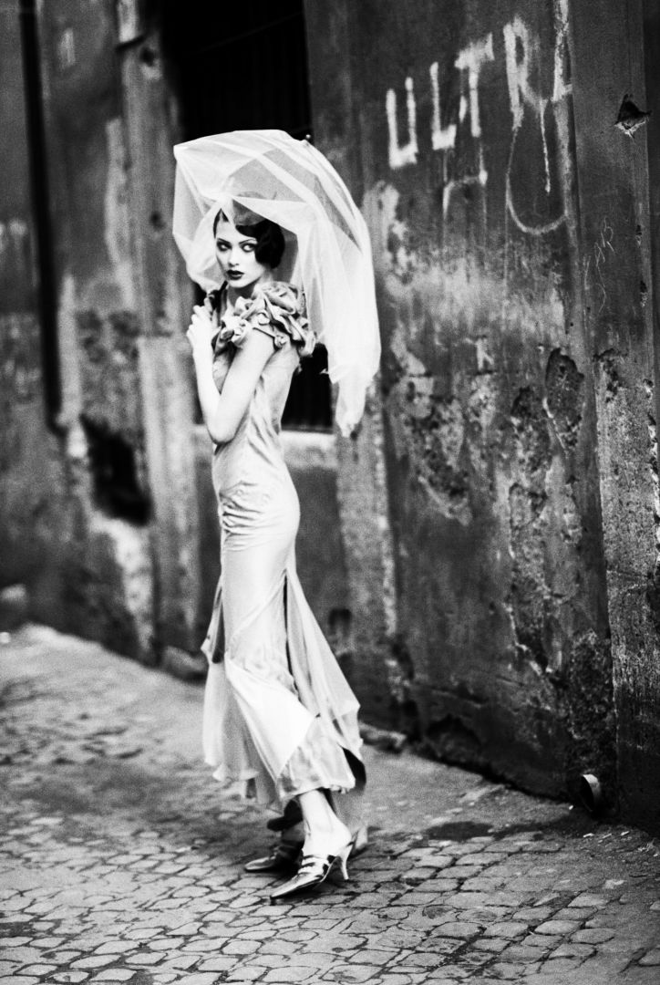 Ellen VON UNWERTH (*1954, Germany): "Cinderella", Shalom Harlow – Christophe Guye Galerie