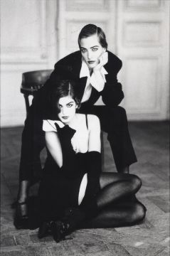 Ellen VON UNWERTH (*1954, Germany): Tatjana & Cindy, Paris – Christophe Guye Galerie