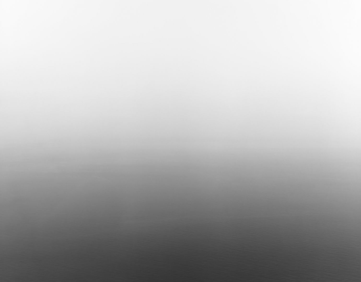 Hiroshi SUGIMOTO (*1948, Japan): (401) Tyrrhenian Sea, C. Vaticano – Christophe Guye Galerie