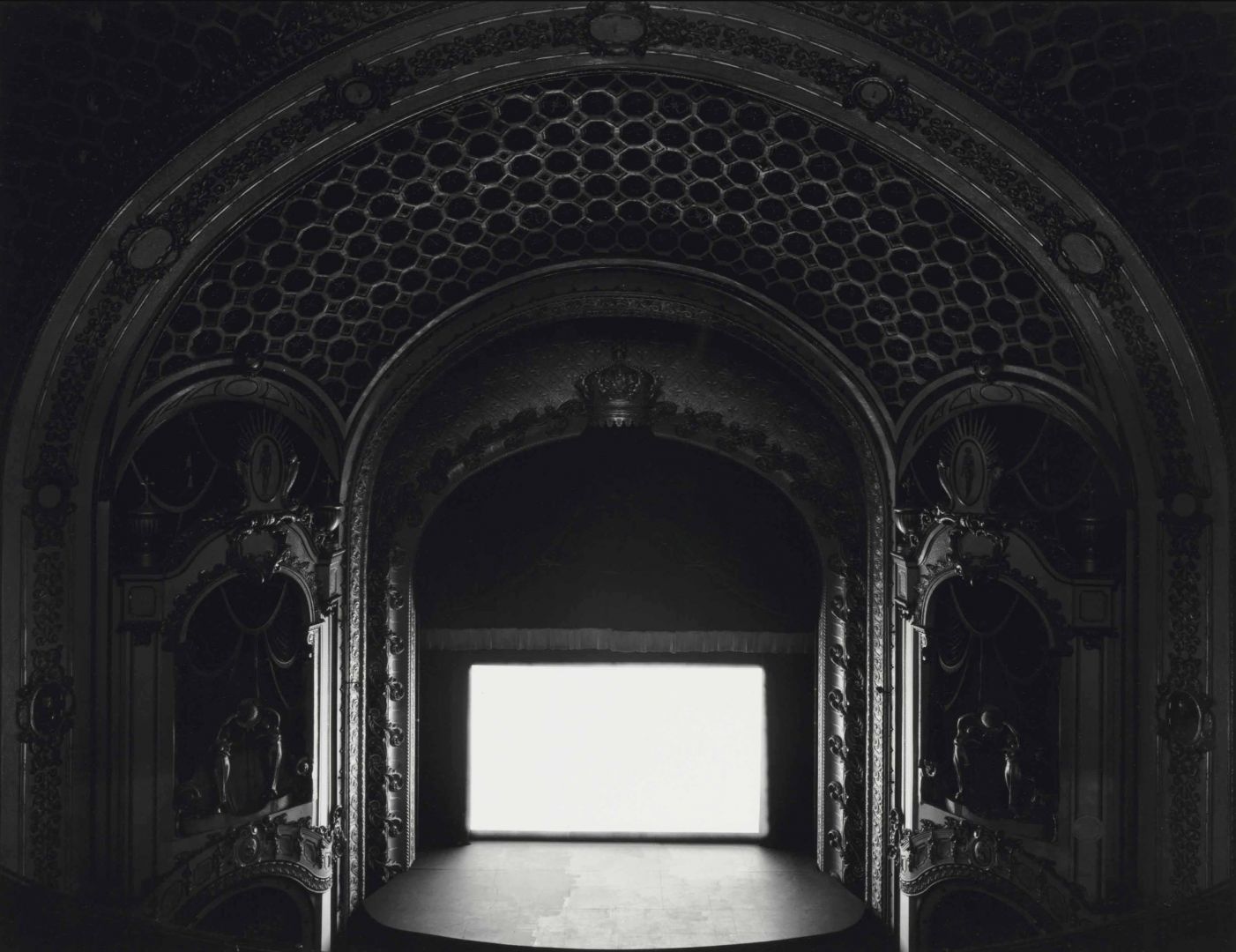 Hiroshi SUGIMOTO (*1948, Japan): State Theatre of Sydney – Christophe Guye Galerie