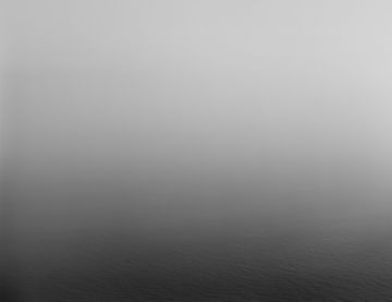 Hiroshi SUGIMOTO (*1948, Japan): (402) Tyrrhenian Sea, Cocorino – Christophe Guye Galerie
