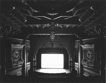 Hiroshi SUGIMOTO (*1948, Japan): Fifth Avenue Theater, Seattle – Christophe Guye Galerie