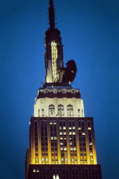 Willy SPILLER (*1947, Switzerland): King Kong revisits the Empire State Building – Christophe Guye Galerie